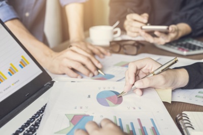 Ein Meeting veranstalten (© Kittiphan - Fotolia.com)