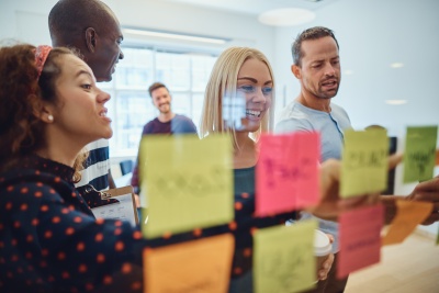 Brainstorming  (© Flamingo Images - stock.adobe.com)