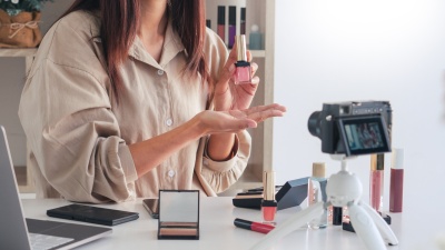 Influencer Marketing  (©  snowing12 - stock.adobe.com)